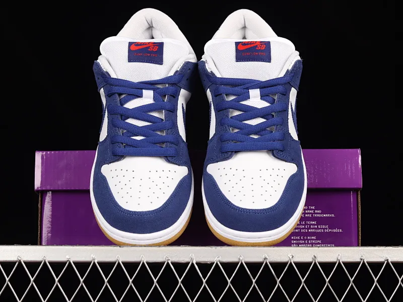 All categories Nk SB Dunk Series Nk SB Dunk Low low-top sneakers Nk SB Dunk Low white and blue Los Angeles Dodgers SB smashed backboard fashion casual sneakers DO9395-400